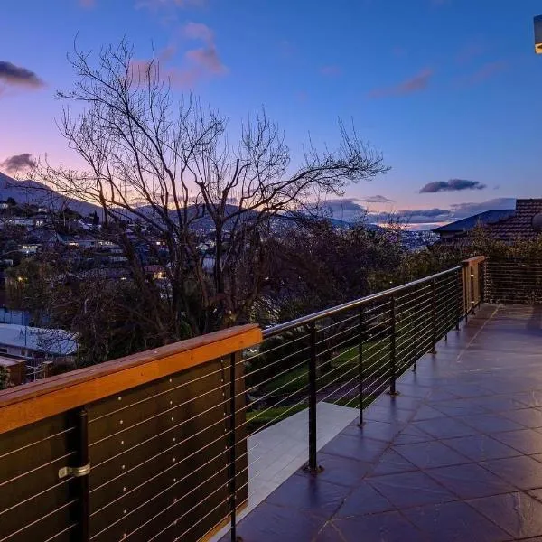 Lipscombe Mt Wellington view luxury house，位于桑迪湾的酒店