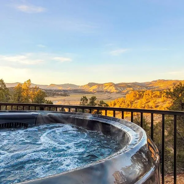 Overlook Cabin. Romantic Views Fire Pit/Hot Tub & Zion Adventure，位于奥德维尔的酒店