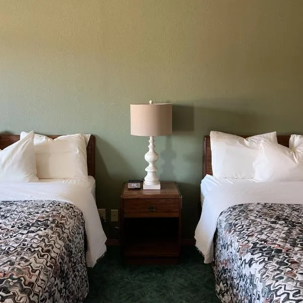 The Trail Inn - Sutton, Nebraska - US-6 HWY，位于Sutton的酒店