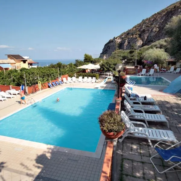 布鲁村酒店，位于梅塔的酒店