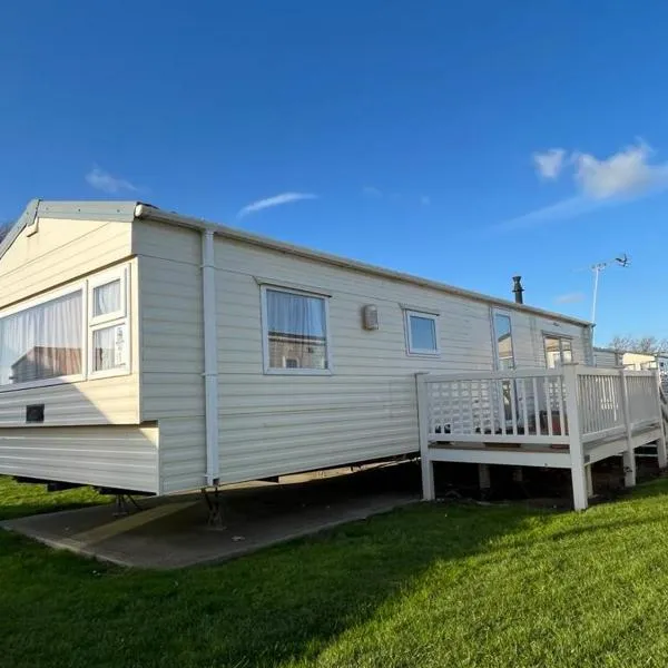 CW41 St Osyth Beach Holiday Park Essex，位于Saint Osyth的酒店