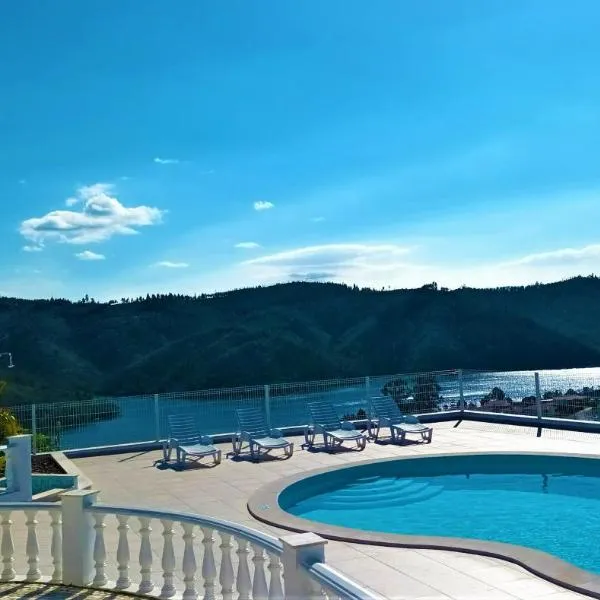 Lago Azul Villas，位于Pombeira的酒店