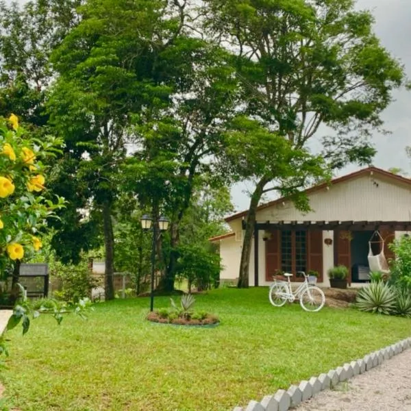 Casa de Campo no Caruru com açude e piscina，位于图巴朗的酒店