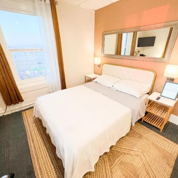 ITH Hermosa Beach Surf Hostel LAX，位于贺茂沙海滩的酒店