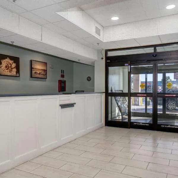 Best Western Plus Swansboro Emerald Isle，位于斯旺斯伯勒的酒店