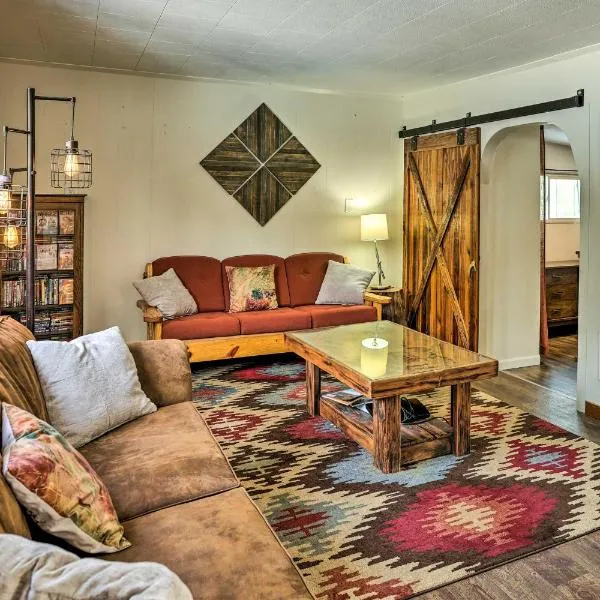 Private La Pine Cabin Rental: 30 Mi to Bend!，位于拉派恩的酒店