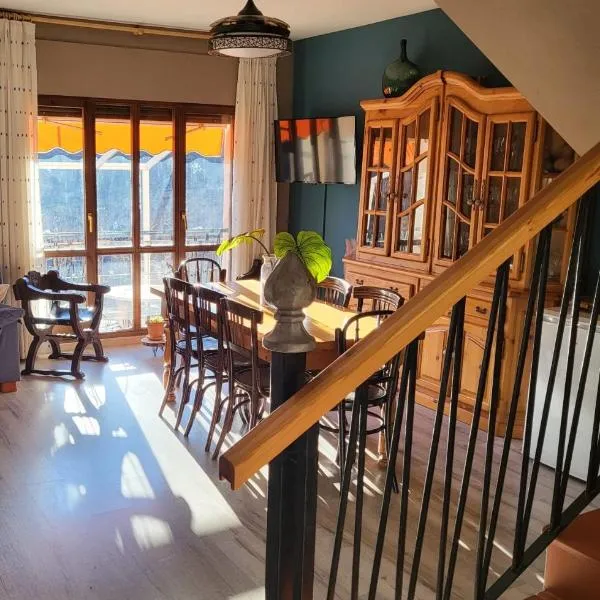 Casa Rural Reyes，位于努瓦洛斯的酒店