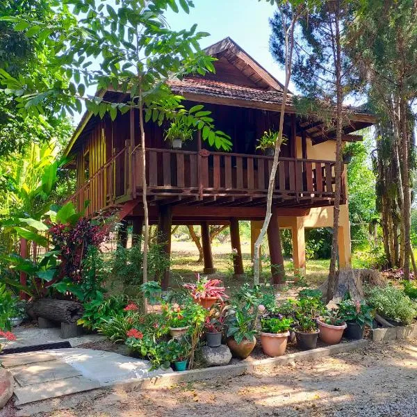 Khoom Kam Kaew，位于Phrao的酒店