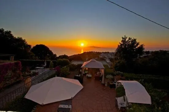 B&B Il Tramonto，位于阿纳卡普里的酒店