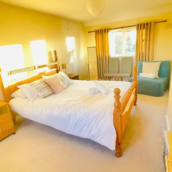 St Ives, King Bed Cosy home, parking, fast Wi Fi，位于圣艾夫斯的酒店