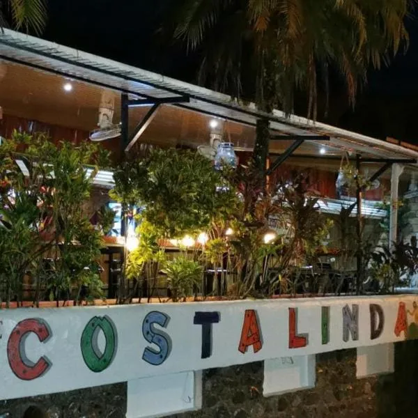 Costa Linda Art Hostel，位于曼努埃尔安东尼奥的酒店