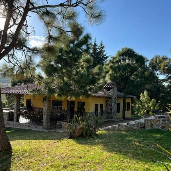 Cabaña No.9 Puerta del Bosque Mazamitla.，位于马萨米特拉的酒店