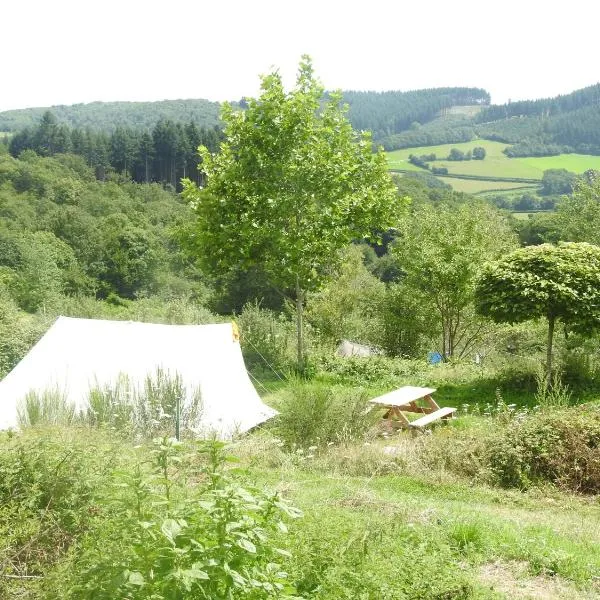 Camping La Forêt du Morvan，位于Villapourçon的酒店