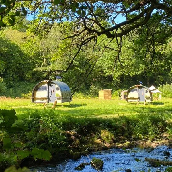 Exclusive Use Riverside Landpods at Wildish Cornwall，位于博德明的酒店