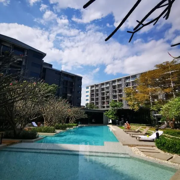 曼谷沙吞金融区泳池民宿，位于Yan Nawa的酒店