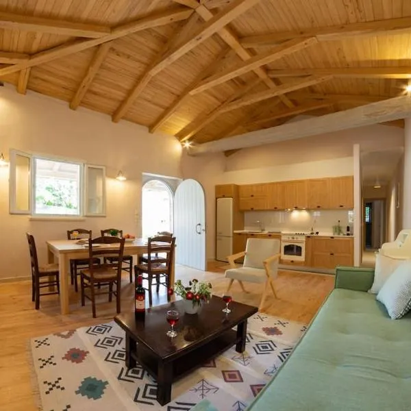 AVLI - Tranquil stonehouse in Lefkada，位于Alexandros的酒店
