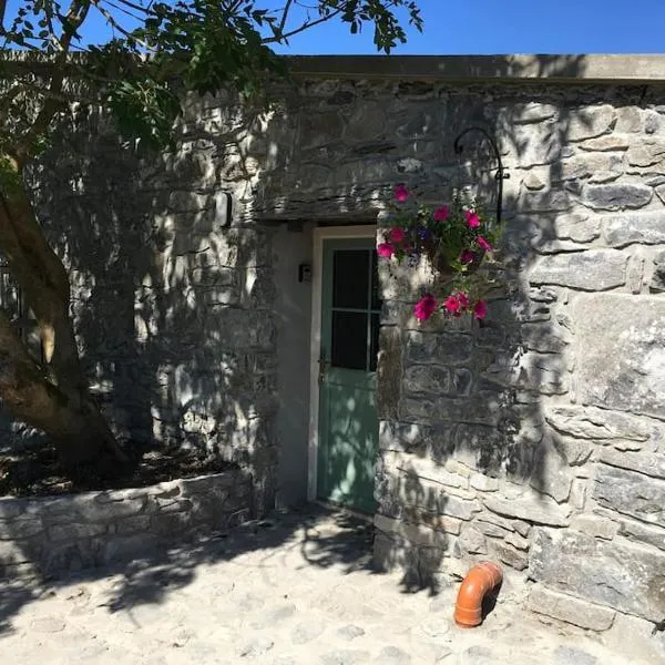 Glynn's Charming cottage in the Burren，位于Fanore的酒店