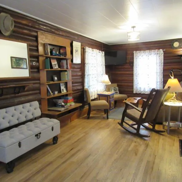 Comfy log cabin in walking distance of downtown，位于科迪的酒店