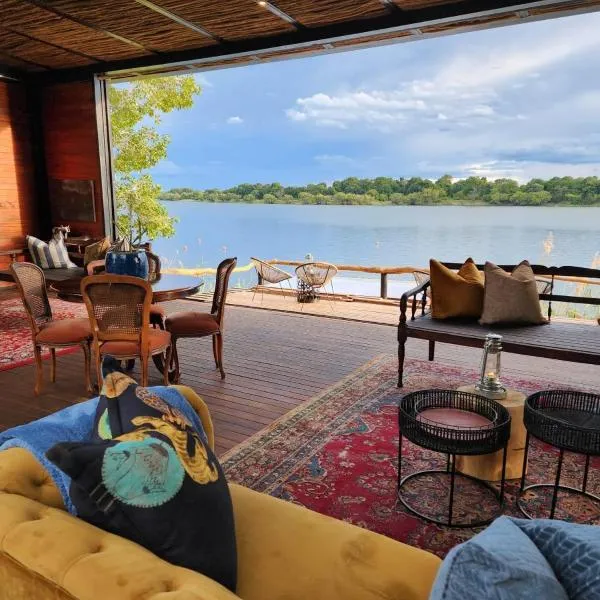 Mukwa River Lodge，位于利文斯顿的酒店