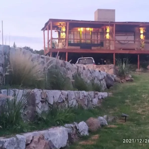 Cabaña LA PEDRERA - Pileta y a metros del Rio，位于比亚莱特马西的酒店