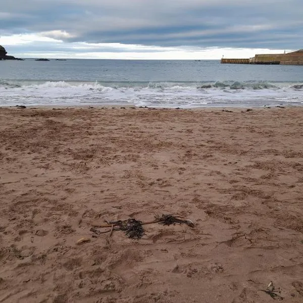 Charming Eyemouth apartment close the beach，位于Coldingham的酒店