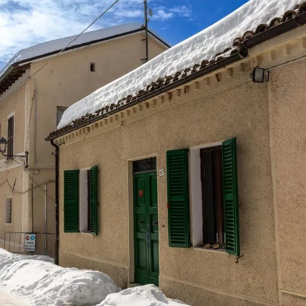 Casa Lola nel centro storico di Bolognola，位于诺尔恰的酒店