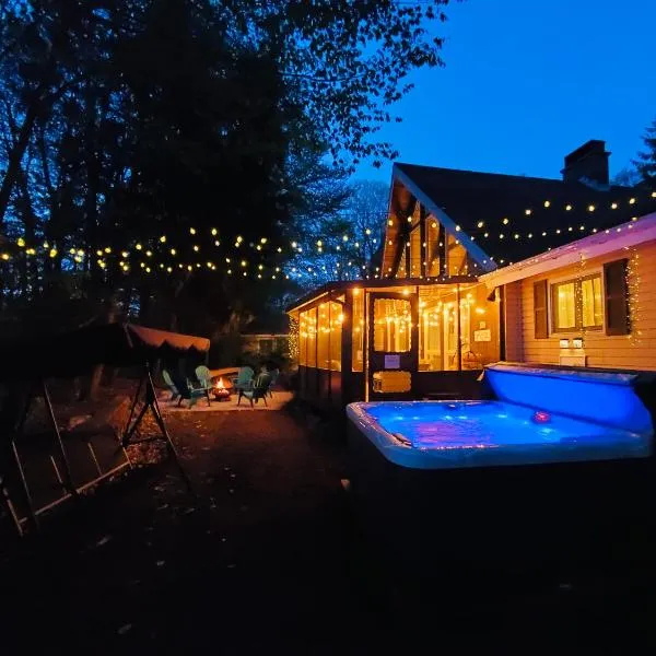 Walk to Pool & Beach - Spacious Gateway, Hot tub, Game room，位于Pocono Country Place的酒店