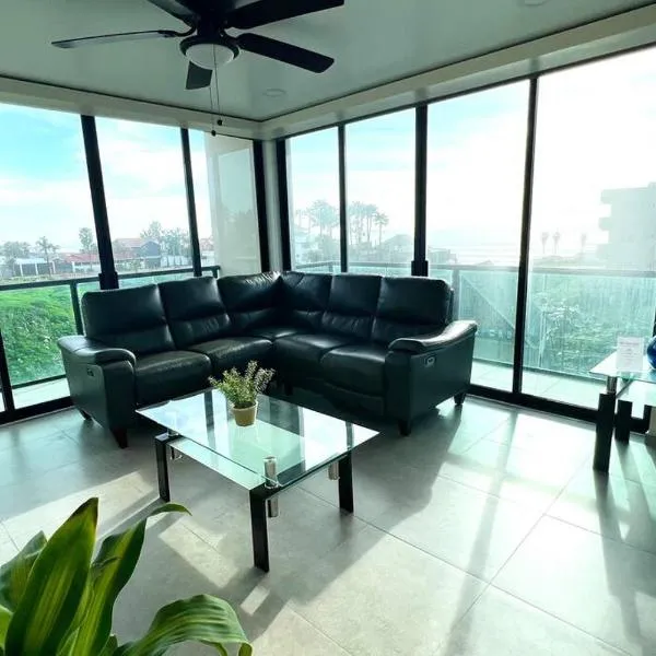 Luxury 2BR Condo Rosarito (E)，位于罗萨里托的酒店