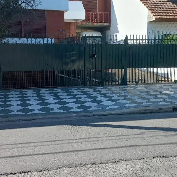 Casa Privada Monte Grande y cochera，位于蒙特格兰德的酒店