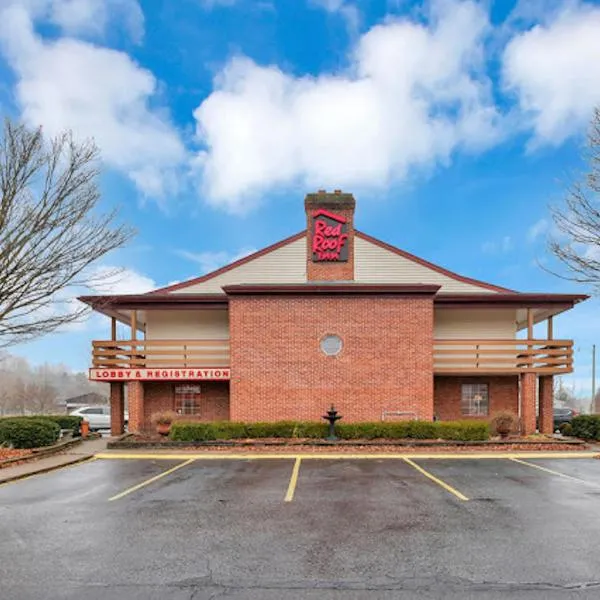 Red Roof Inn Uhrichsville，位于Dover的酒店