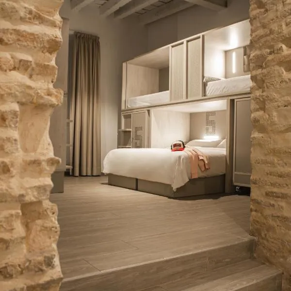 room00 Salvador Hostel，位于塞维利亚的酒店