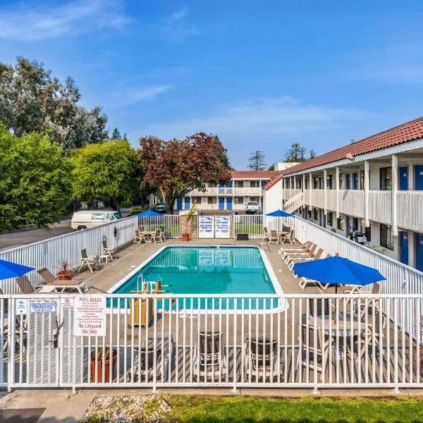 Petaluma motel，位于佩塔卢马的酒店