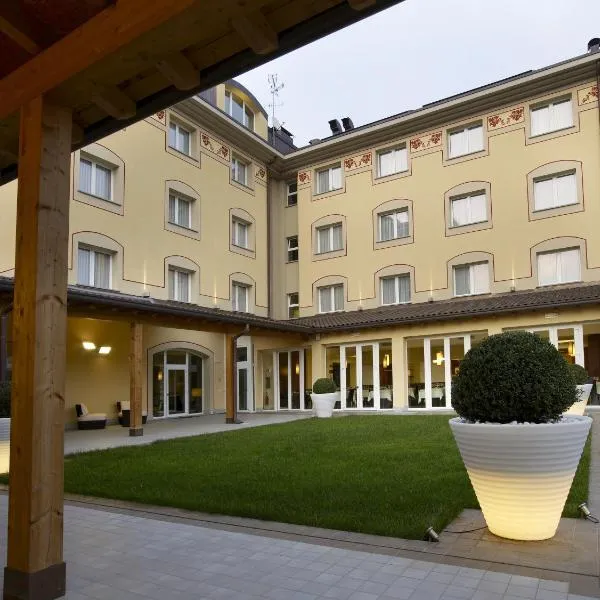 维吉尼亚皇宫酒店，位于Bovisio Masciago的酒店