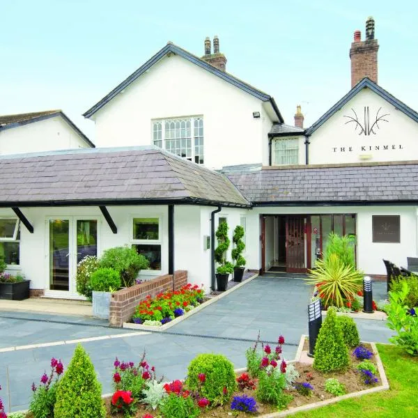 柯玛尔和金斯帕酒店，位于Llannefydd的酒店