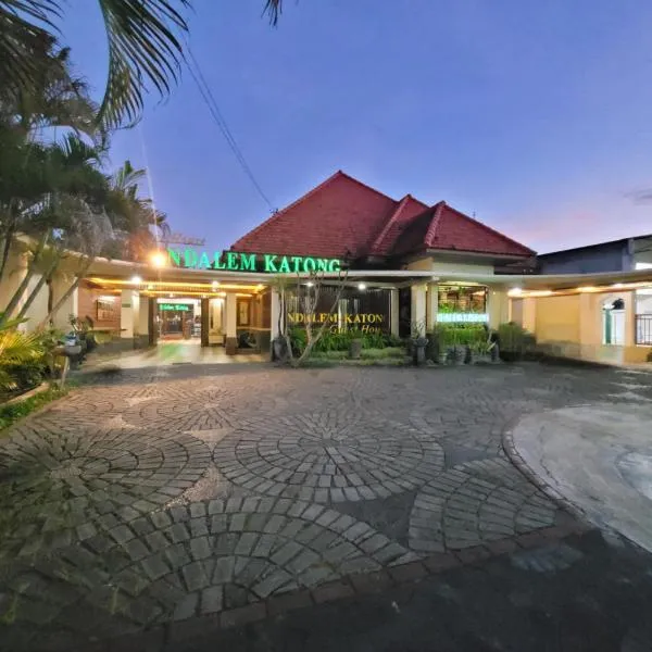 Ndalem Katong Guest House Ponorogo，位于Ponorogo的酒店