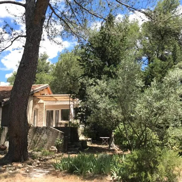 Loumaset-agréable petite maison-garrigues de Nîmes，位于尼姆的酒店