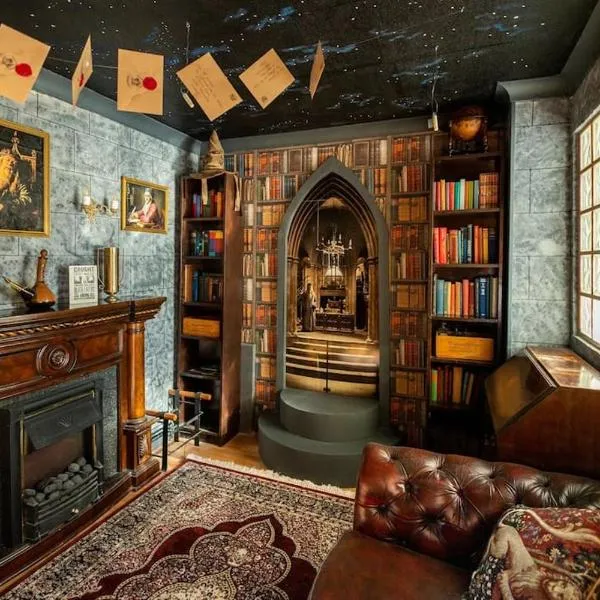 Hogwarts Hideaway Themed Property，位于韦林花园城的酒店