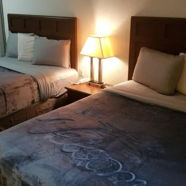 OSU 2 Queen Beds Hotel Room 128 Booking，位于Perry的酒店