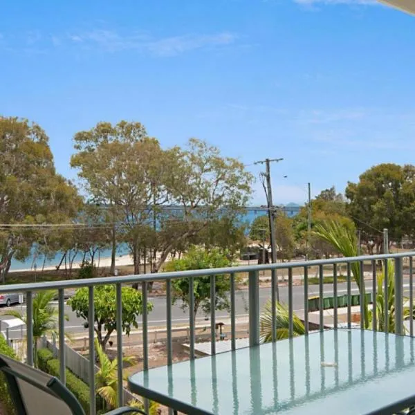 Spectacular Unit Overlooking Pumicestone Passage - Welsby Pde, Bongaree，位于邦加里的酒店