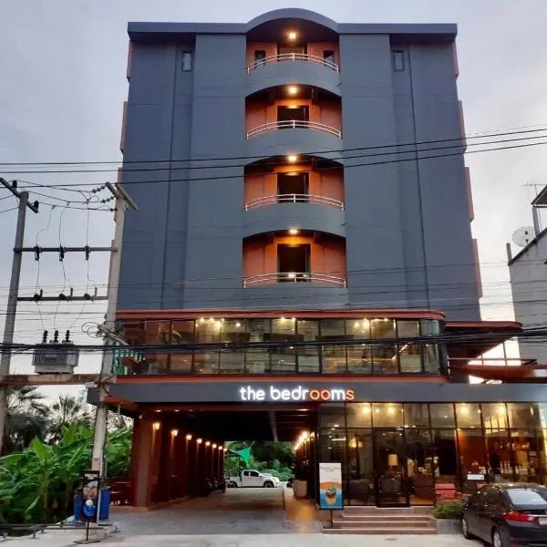 The Bedrooms Maeklong and Services Apartment，位于Ban Bang Bo (3)的酒店