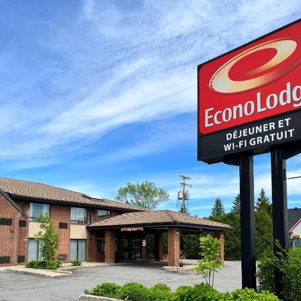 Econo Lodge Airport Quebec，位于Valcartier Station的酒店