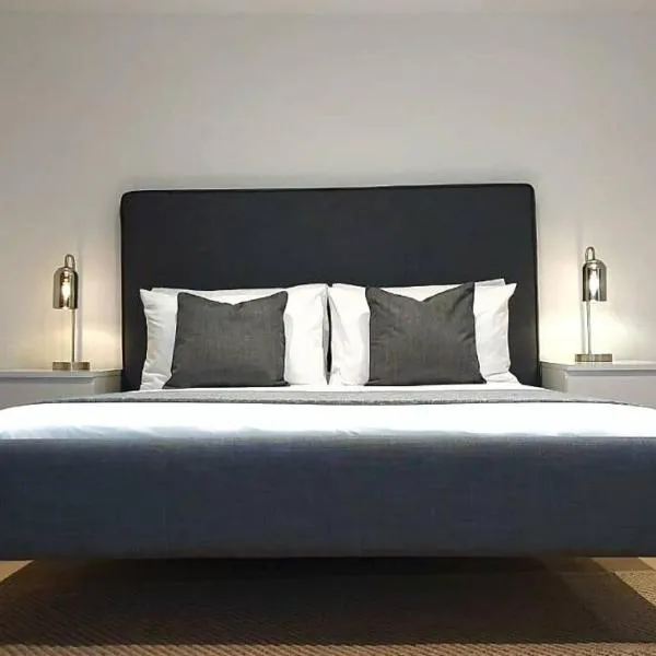 Stylish Apartment in City Centre with Parking，位于普雷斯顿的酒店