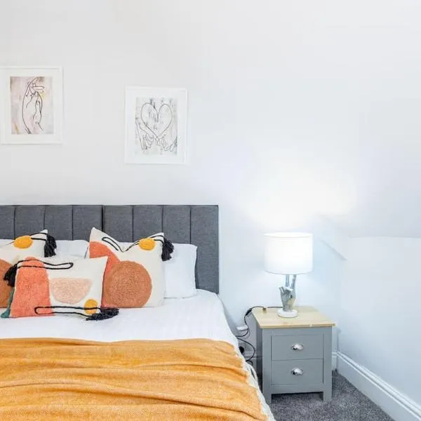 Beautiful newly refurbished apartment close to the promenade.，位于兰迪德诺的酒店
