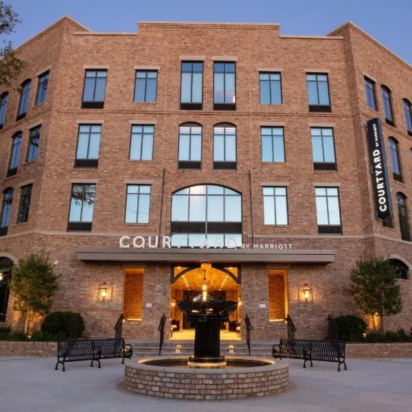 Courtyard by Marriott Thomasville Downtown，位于托马斯维尔的酒店