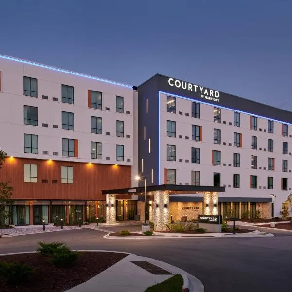 Courtyard by Marriott Petoskey at Victories Square，位于Conway的酒店