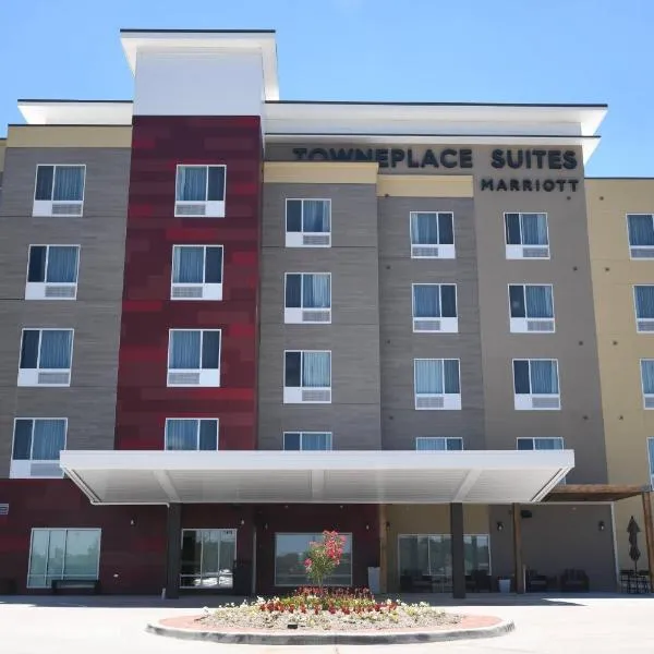 TownePlace Suites Kansas City At Briarcliff，位于堪萨斯城的酒店