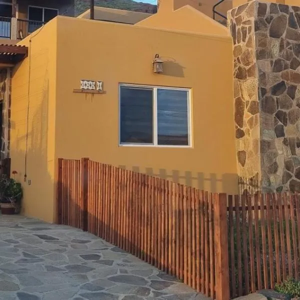 Adorable Casita w/Estuary & Ocean Views，位于Primo Tapia的酒店