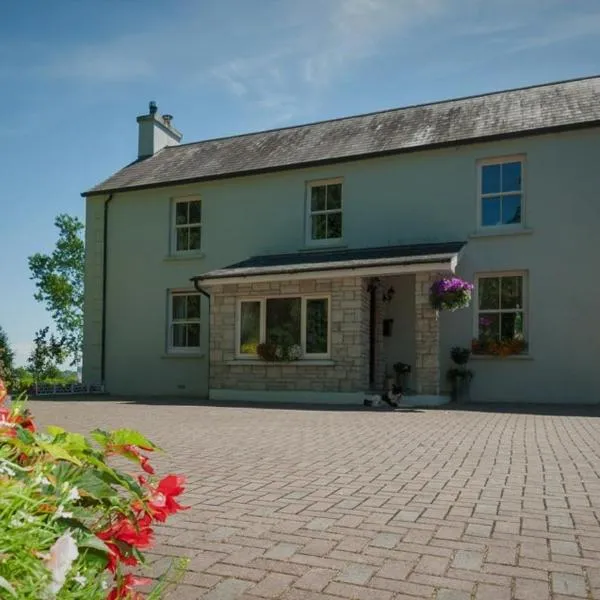 Grey Gables Farmhouse B&B，位于Ballinadee的酒店