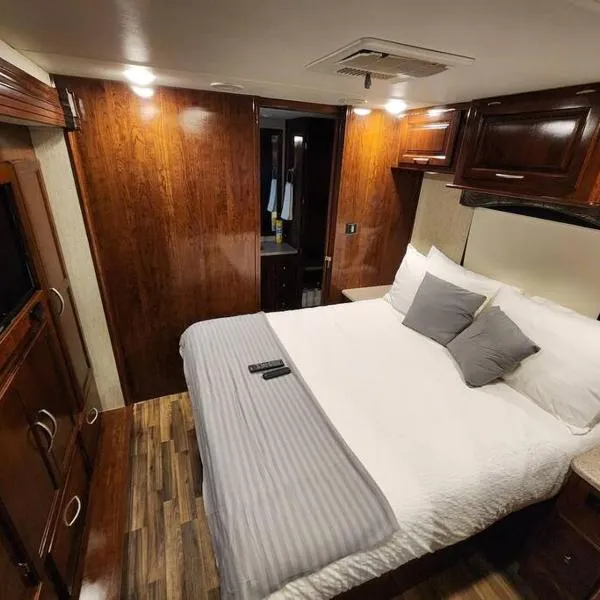 Paradise on Lake Harris unit RV#5，位于利斯堡的酒店