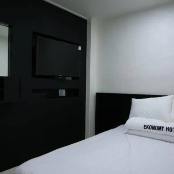 Ekonomy Hotel，位于龟尾的酒店